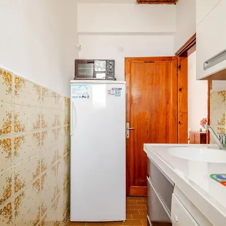 Peaceful 150 M From The Sea Apartman