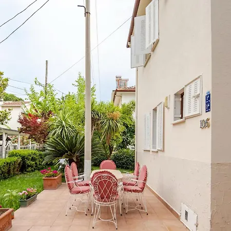 Peaceful 150 M From The Sea Apartman
